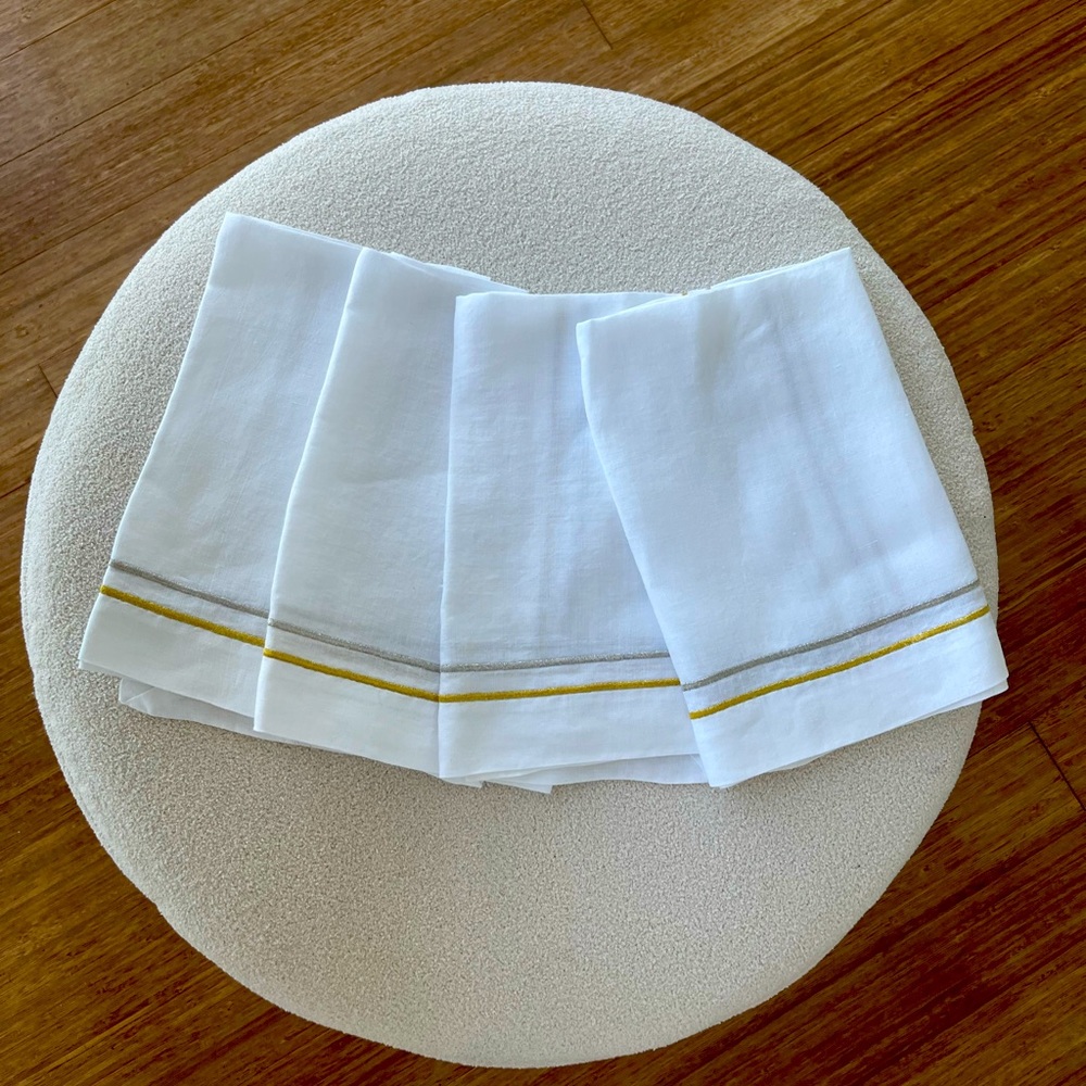 Set of 4 vintage napkins
